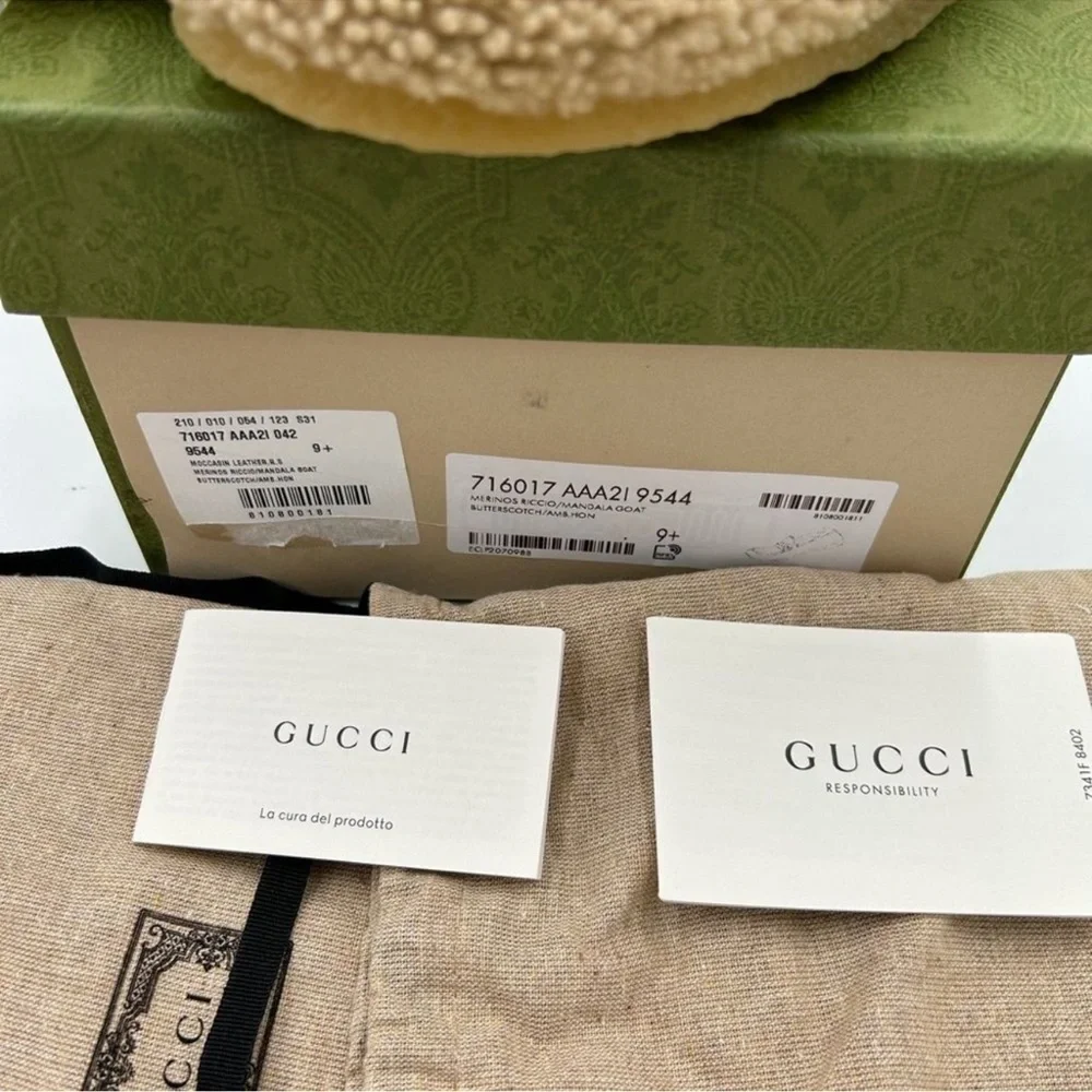 Men’s Gucci horsebit ivory wool loafers. Size 9.5 made in Italy.
